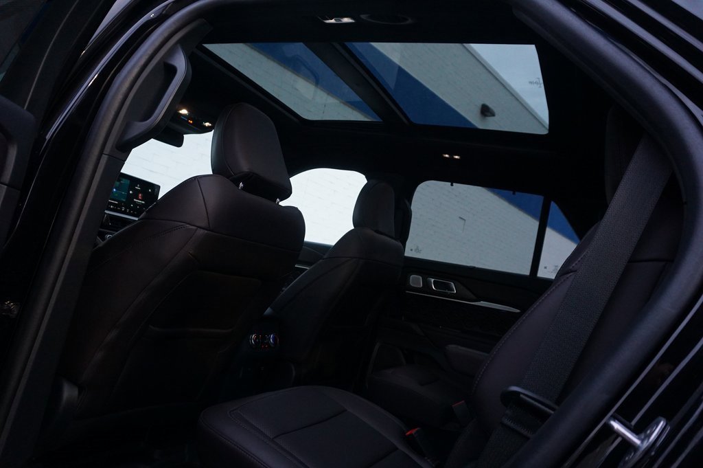 Used 2025 Ford Explorer Platinum w/ Ultimate Package image 34