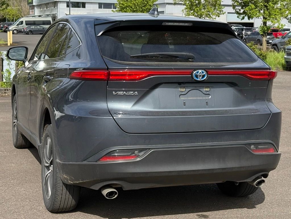 Used 2023 Toyota Venza LE AWD/4WD image 3