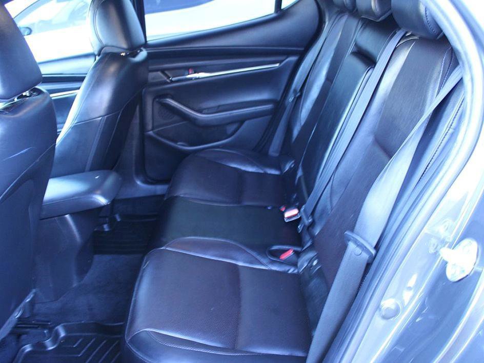 Used 2019 MAZDA MAZDA3 Hatchback w/ Premium Package image 18