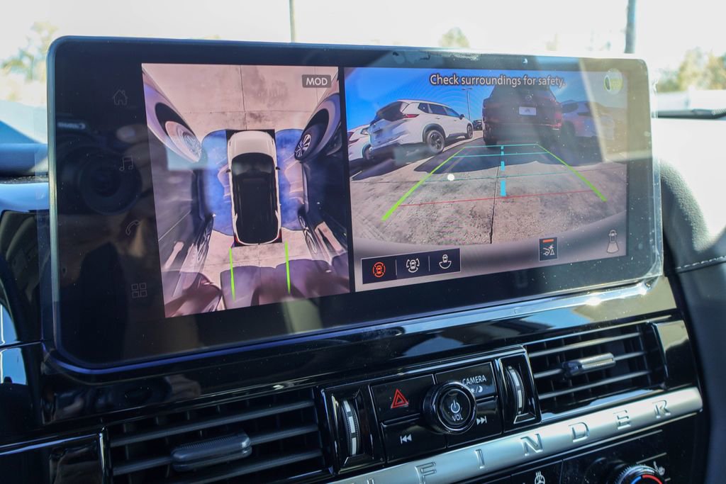 New 2026 Nissan Pathfinder SL image 4