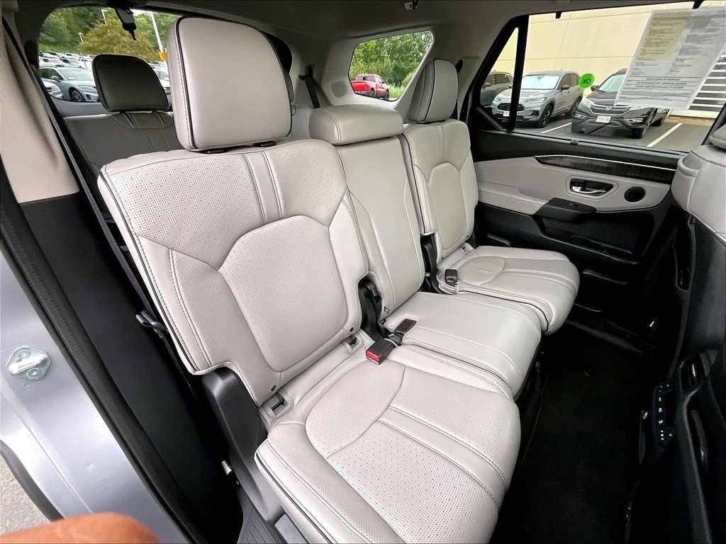 Used 2023 Honda Pilot Elite image 15