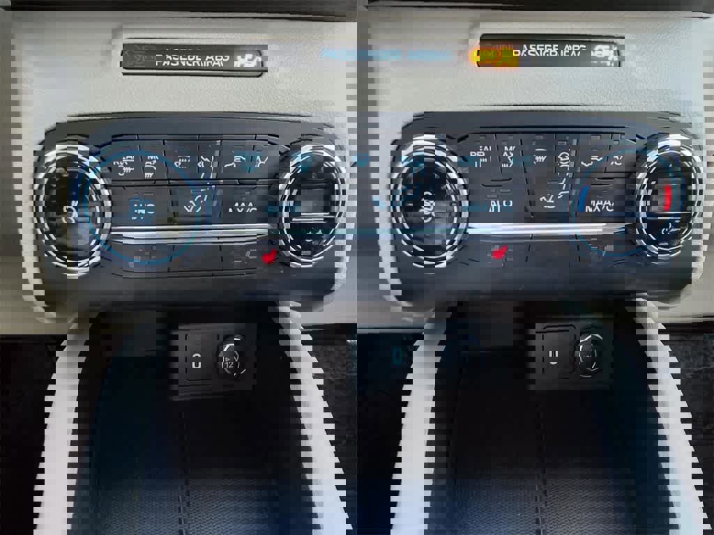 Used 2020 Ford Escape SE image 17