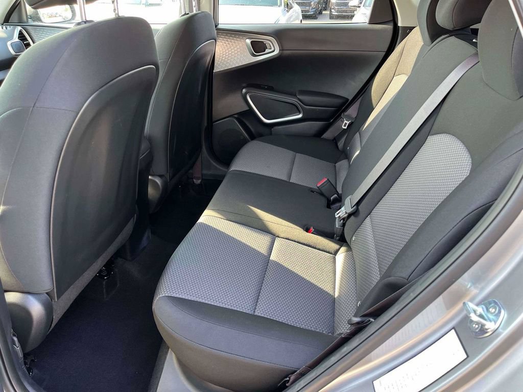 Used 2025 Kia Soul LX w/ LX Technology Package FWD image 6