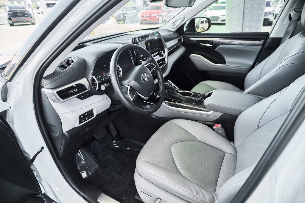 Used 2022 Toyota Highlander Platinum FWD image 21