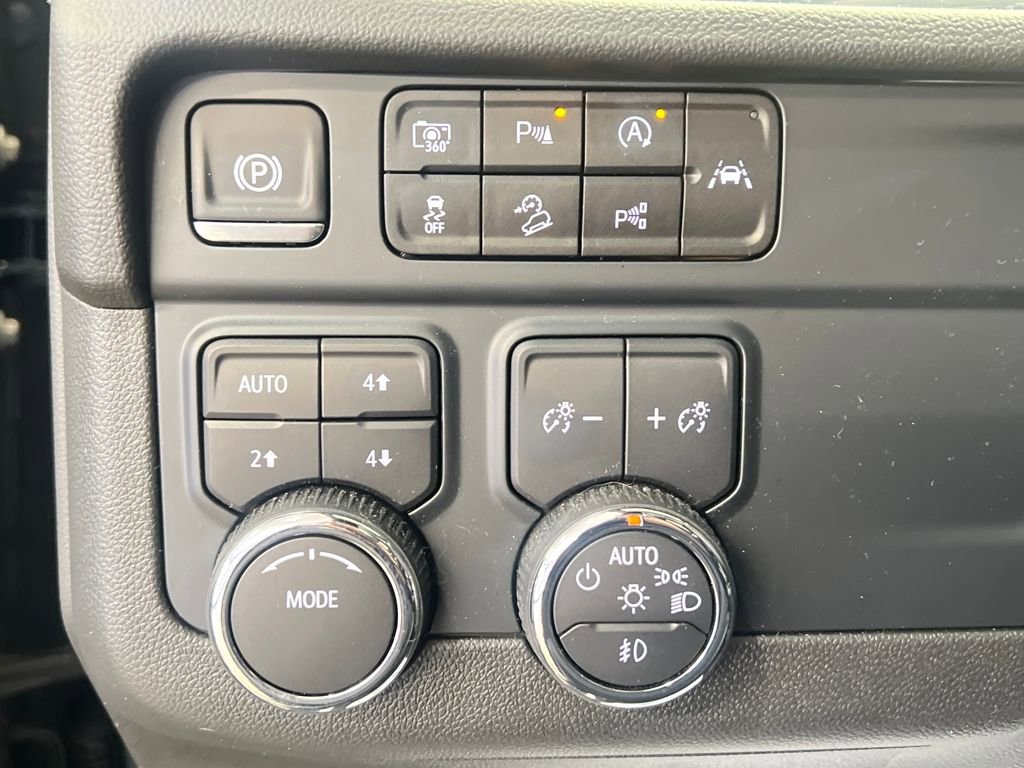 Used 2025 Chevrolet Tahoe Z71 w/ Comfort Package image 27