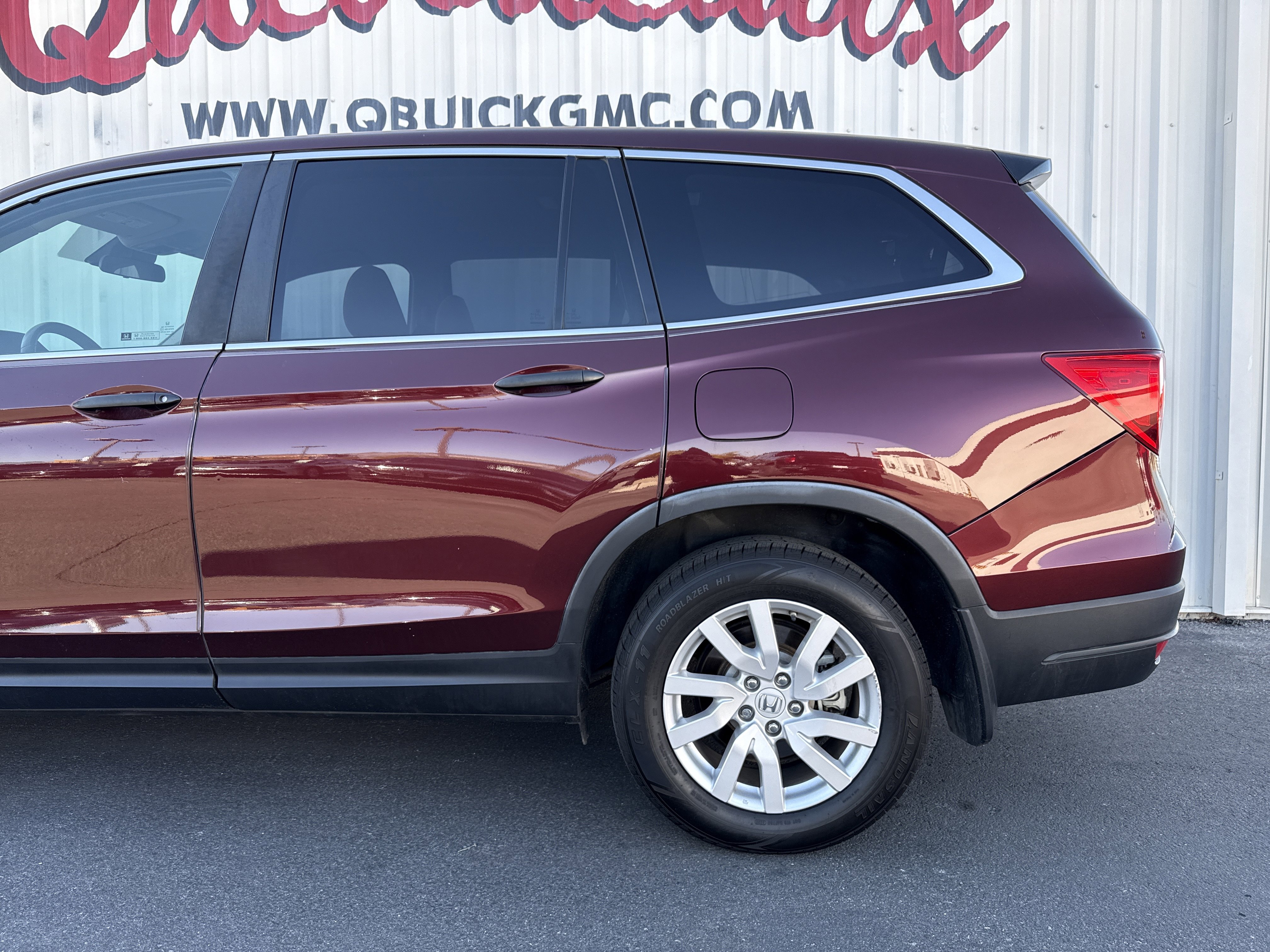 Used 2019 Honda Pilot LX image 2