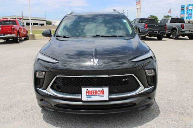 Used 2024 Buick Encore GX Sport Touring FWD image 2