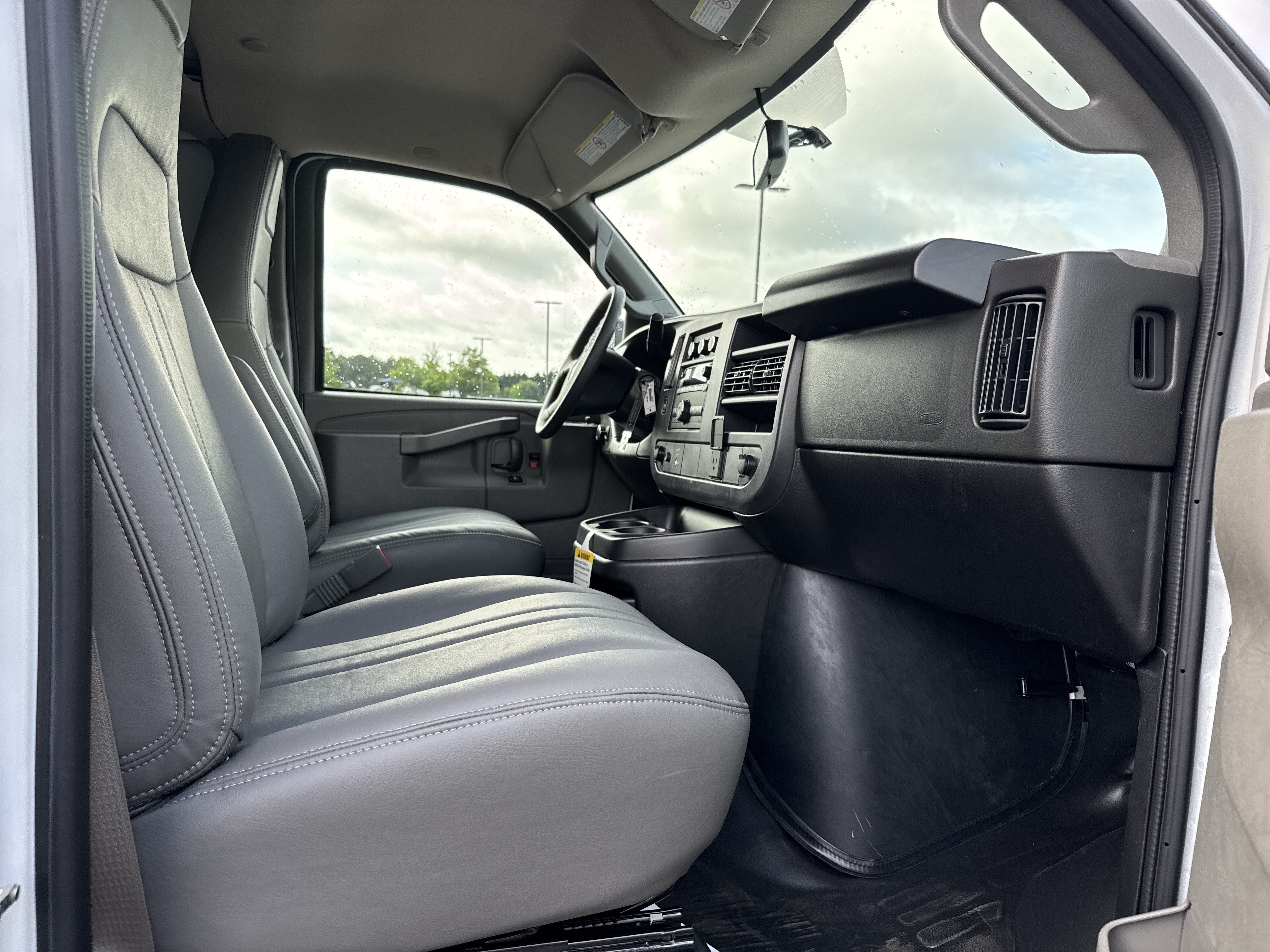 New 2026 GMC Savana 3500 Extended w/ Driver Convenience Package RWD image 28