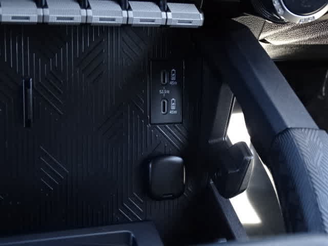 Certified 2025 Toyota Tacoma SR5 AWD/4WD image 32