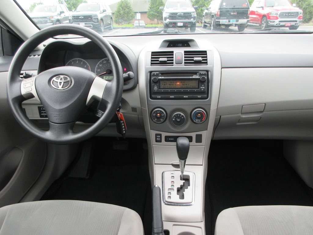 Used 2012 Toyota Corolla LE FWD image 15