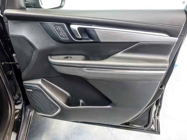 Used 2025 Buick Enclave Preferred AWD/4WD image 33