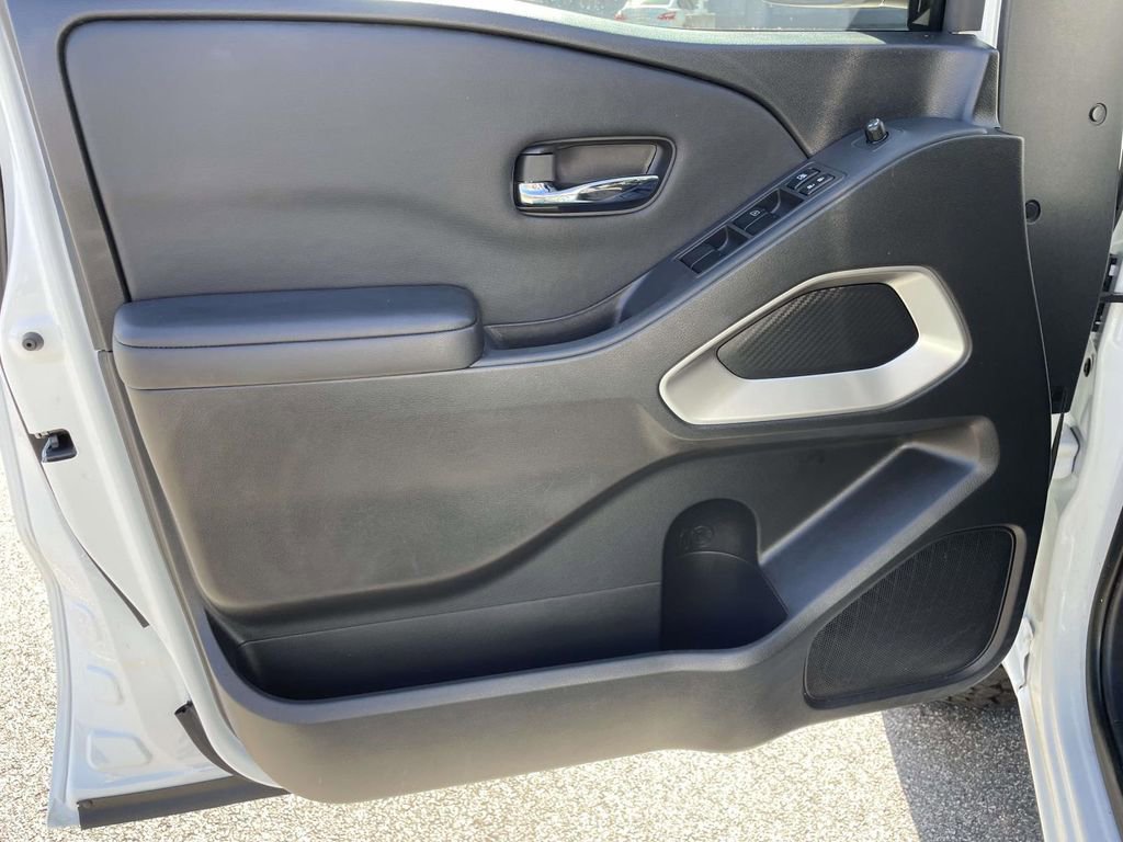 Used 2024 Nissan Frontier SV w/ Technology Package image 13