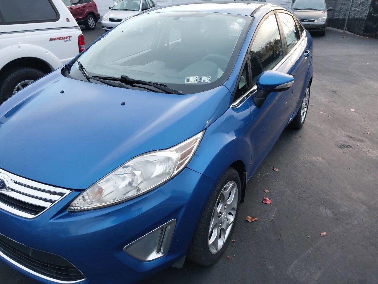 Used 2011 Ford Fiesta SEL w/ 301A Rapid Spec Order Code image 4