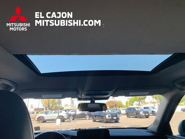 Used 2024 Mitsubishi Outlander SE image 28