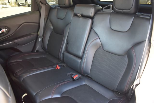 Used 2019 Jeep Cherokee Trailhawk w/ Cold Weather Group image 18