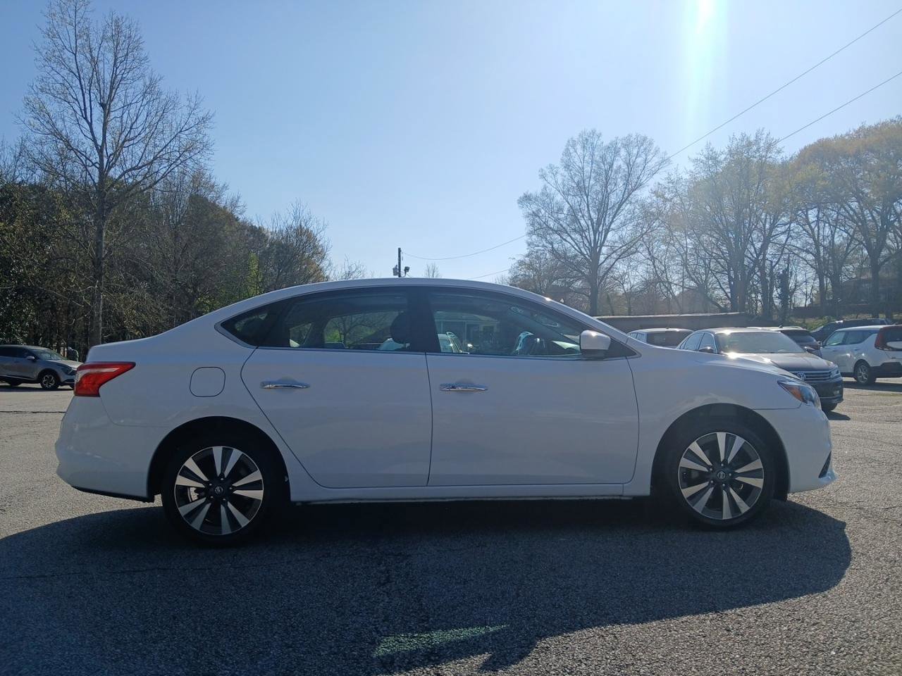 Used 2019 Nissan Sentra SV w/ Special Edition Package FWD image 5