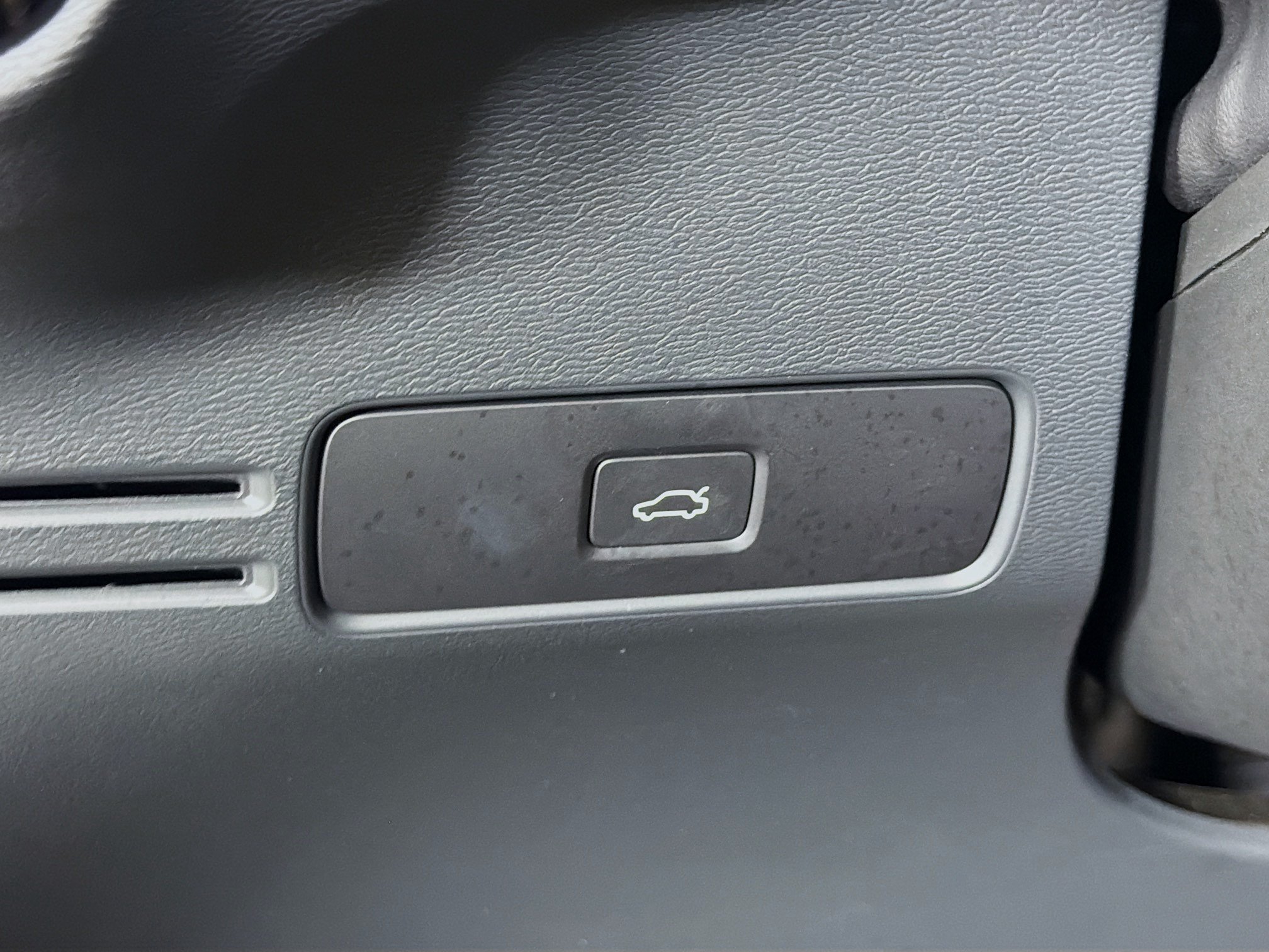 Used 2023 Volvo XC40 Recharge Plus AWD/4WD image 17