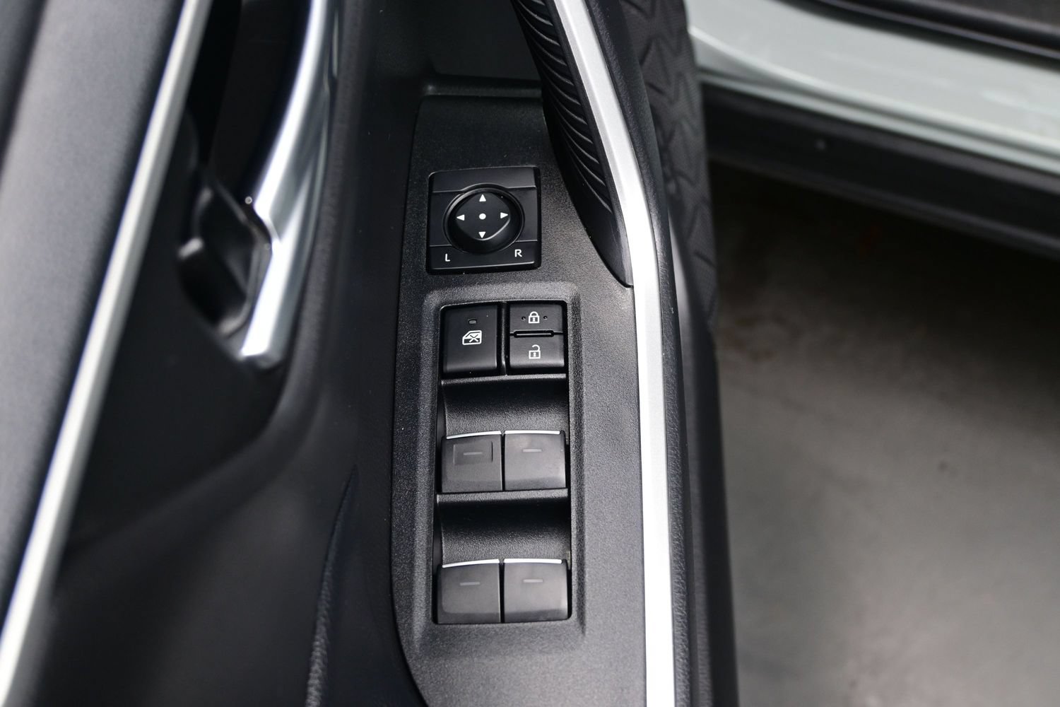 Used 2023 Toyota RAV4 XLE AWD/4WD image 10