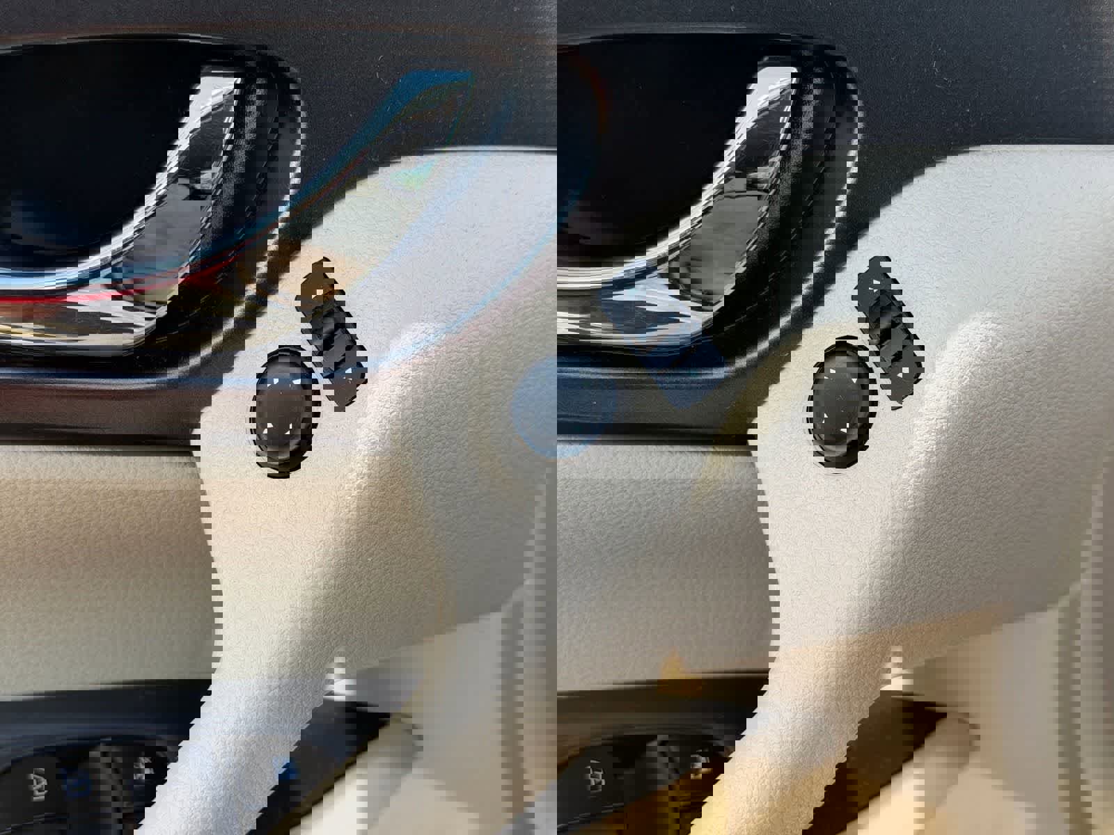 Used 2016 Nissan Rogue SV image 9