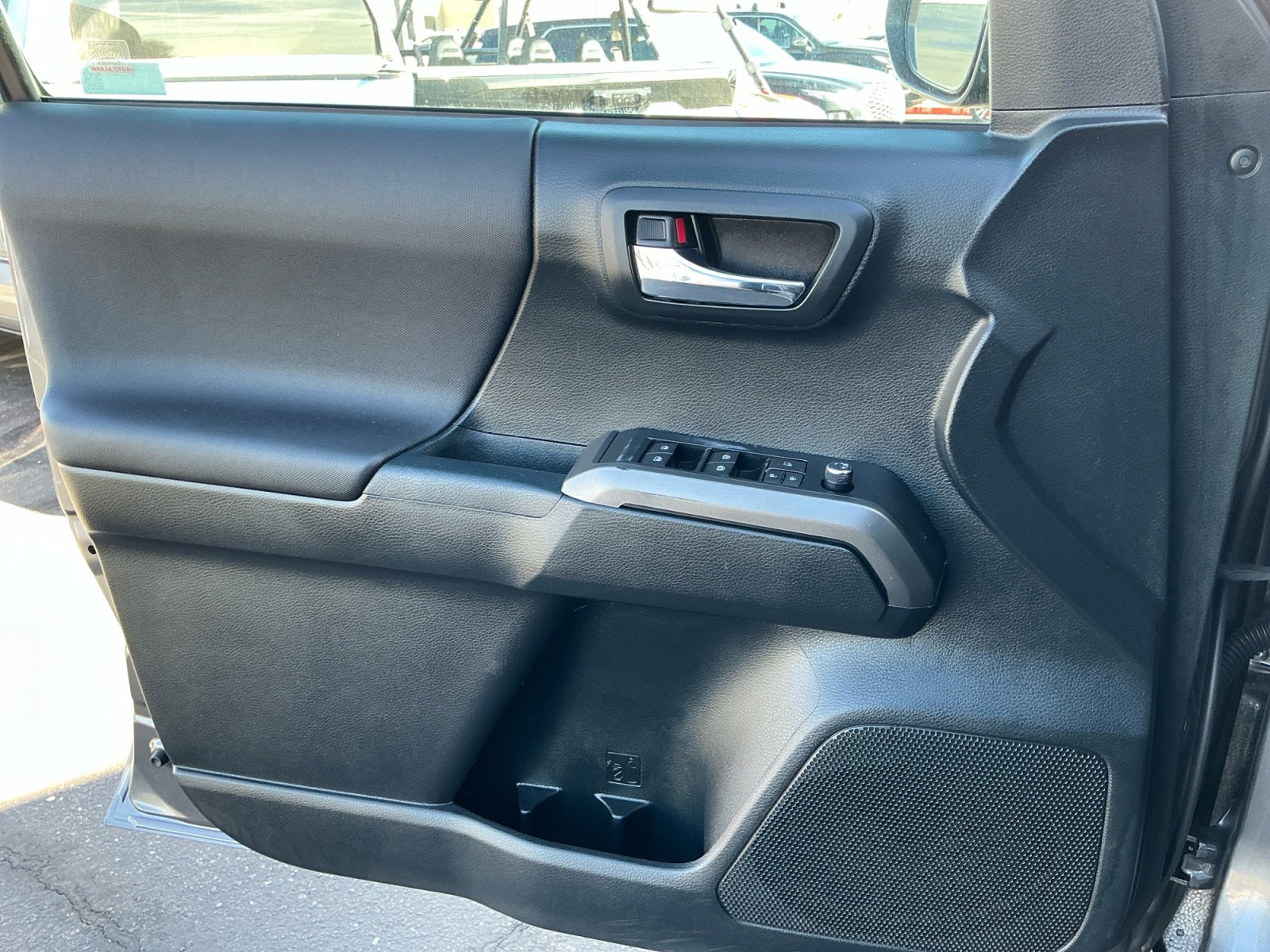 Used 2016 Toyota Tacoma TRD Sport w/ Towing Package image 13