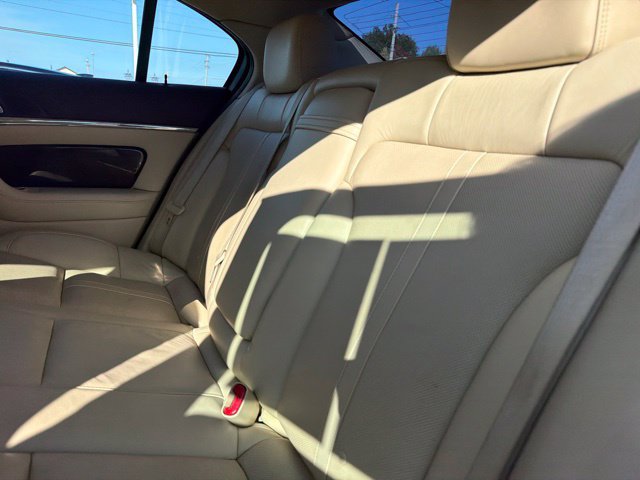 Used 2013 Lincoln MKS AWD image 16