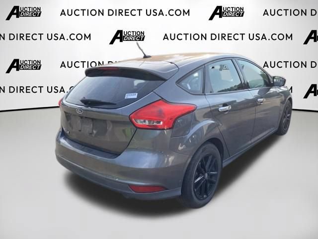 Used 2015 Ford Focus SE w/ SE Cold Weather Package FWD image 9