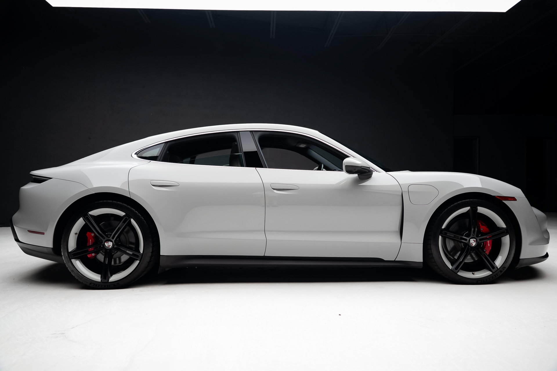 Used 2022 Porsche Taycan 4S AWD/4WD image 32