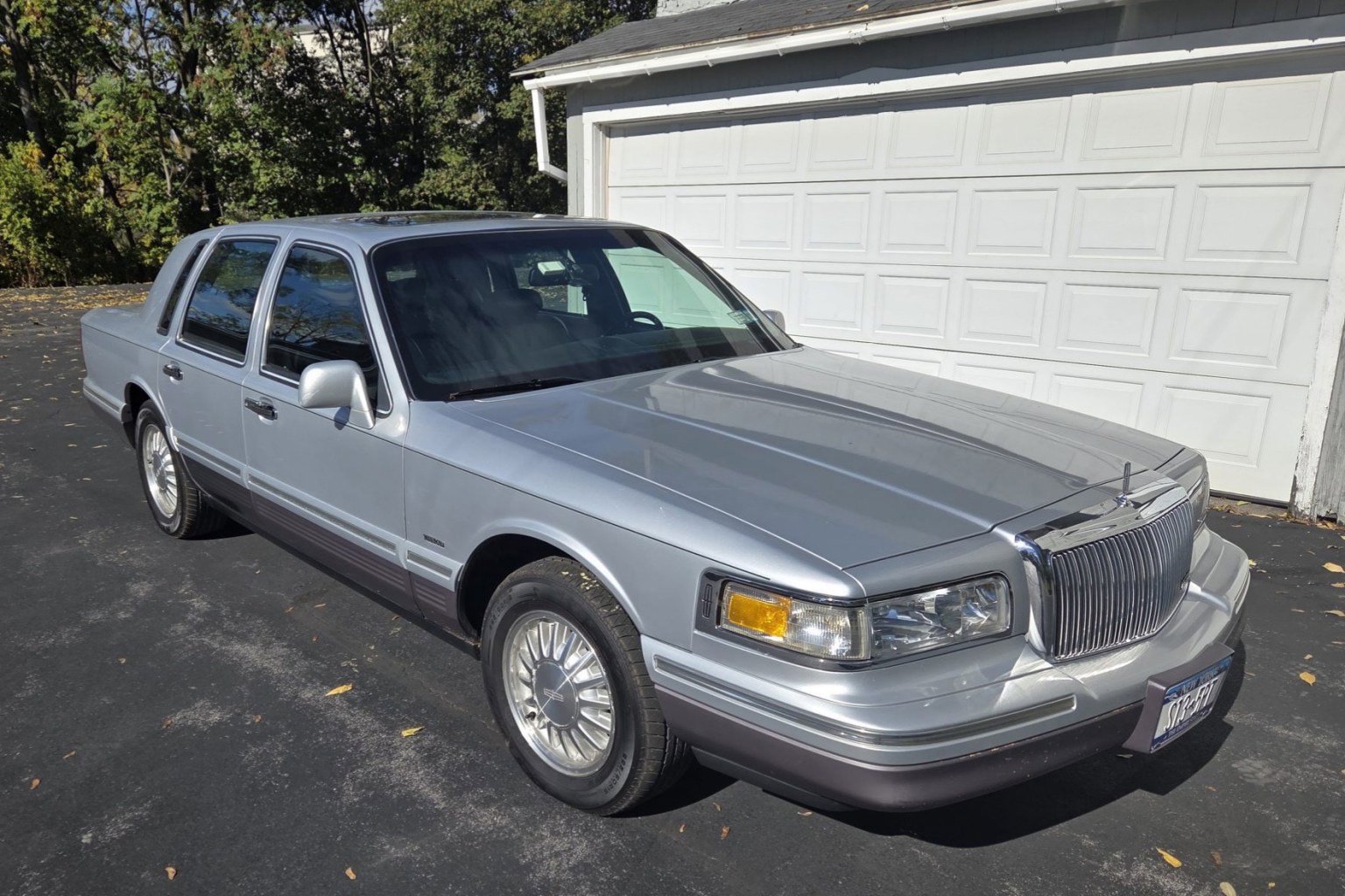 Used 1995 Lincoln Town Car Signature image 26
