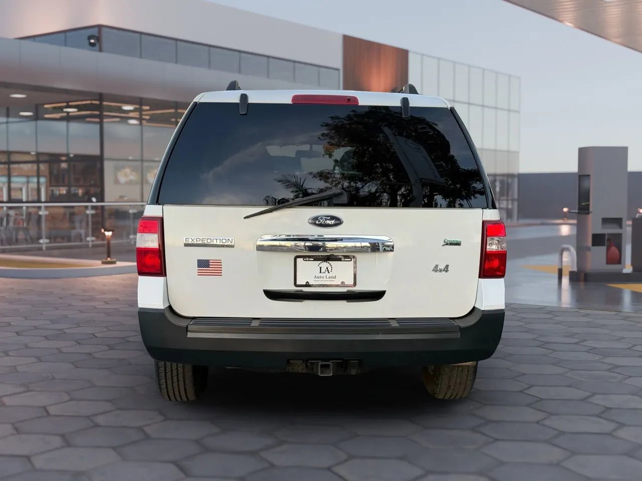 Used 2010 Ford Expedition XLT image 5