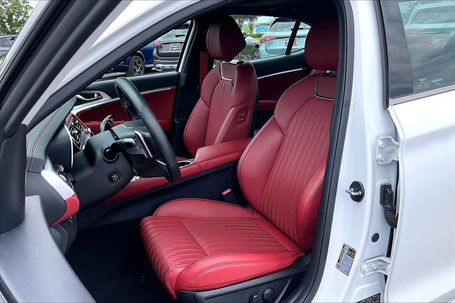 Used 2023 Genesis G70 2.0T w/ Sport Prestige Package RWD image 8