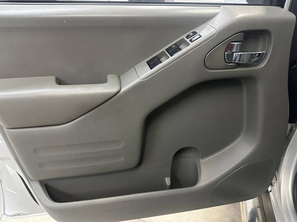 Used 2020 Nissan Frontier SV AWD/4WD image 6