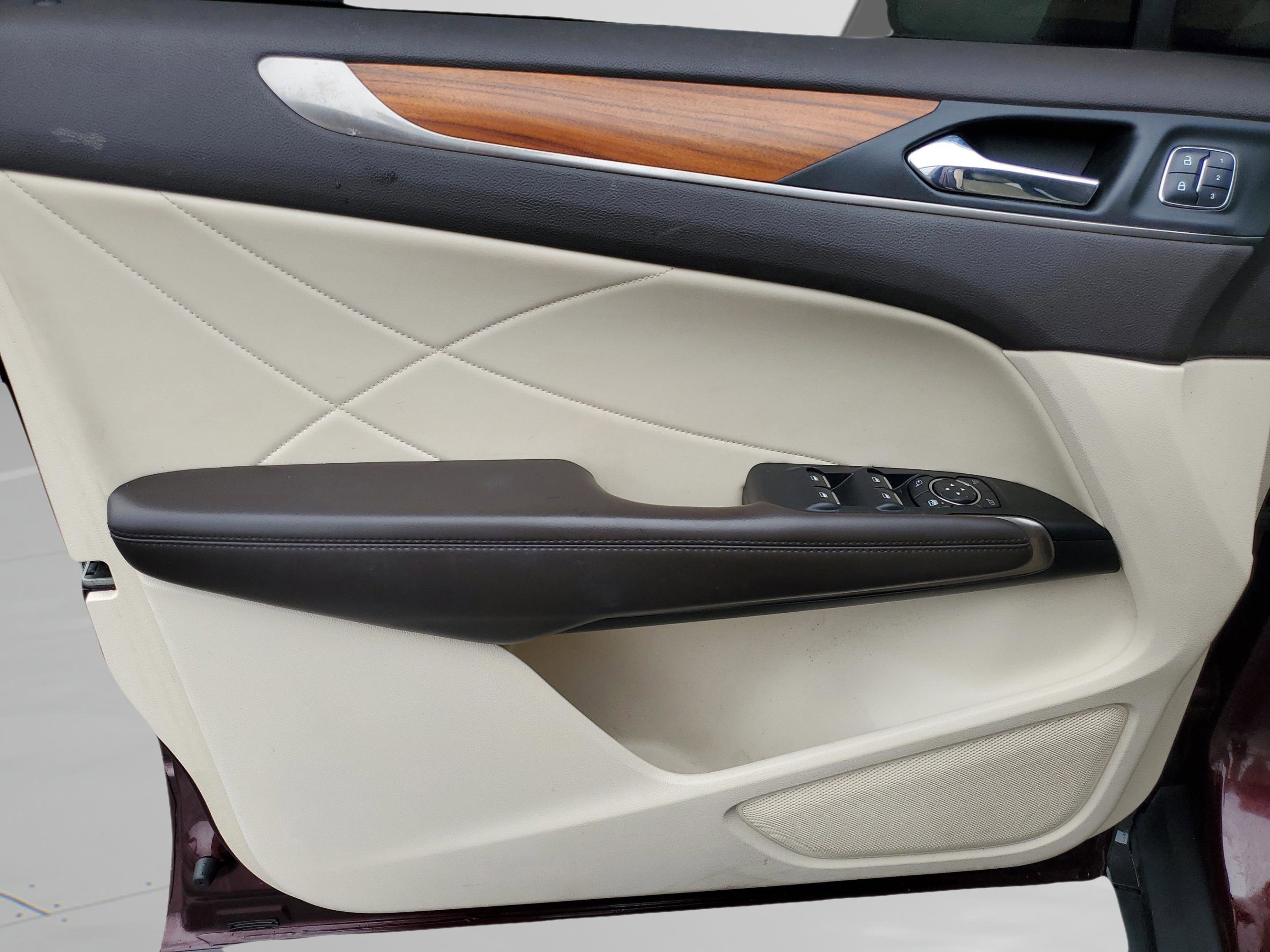 Used 2016 Lincoln MKC Reserve w/ Lincoln MKC Climate Package image 21