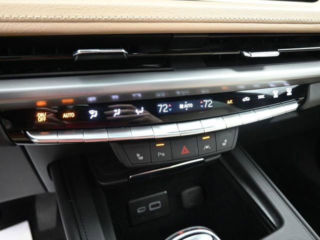 Used 2024 Cadillac XT4 Luxury w/ Cold Weather Package AWD/4WD image 35