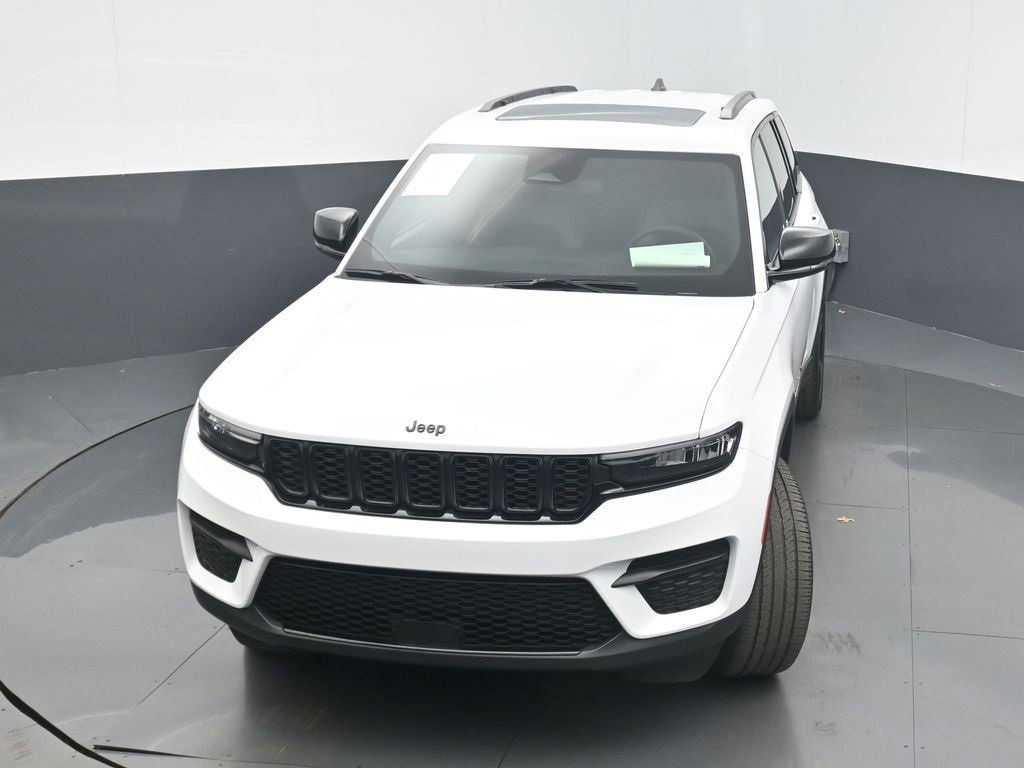 Used 2023 Jeep Grand Cherokee Altitude image 38