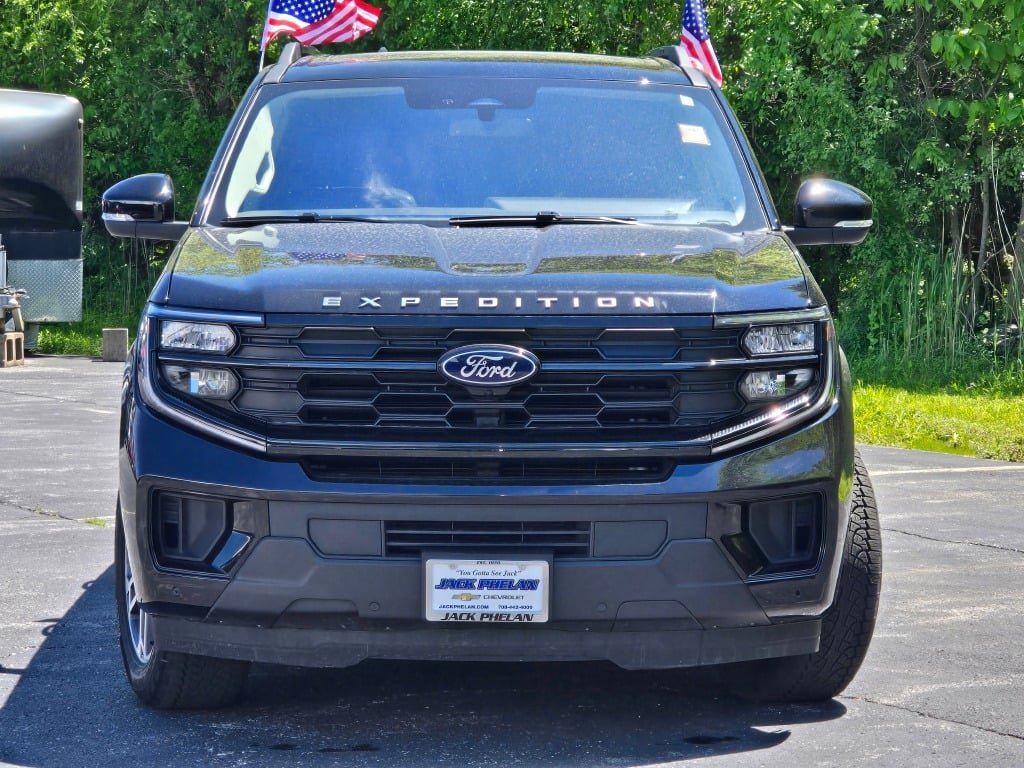 Used 2025 Ford Expedition Active AWD/4WD image 4