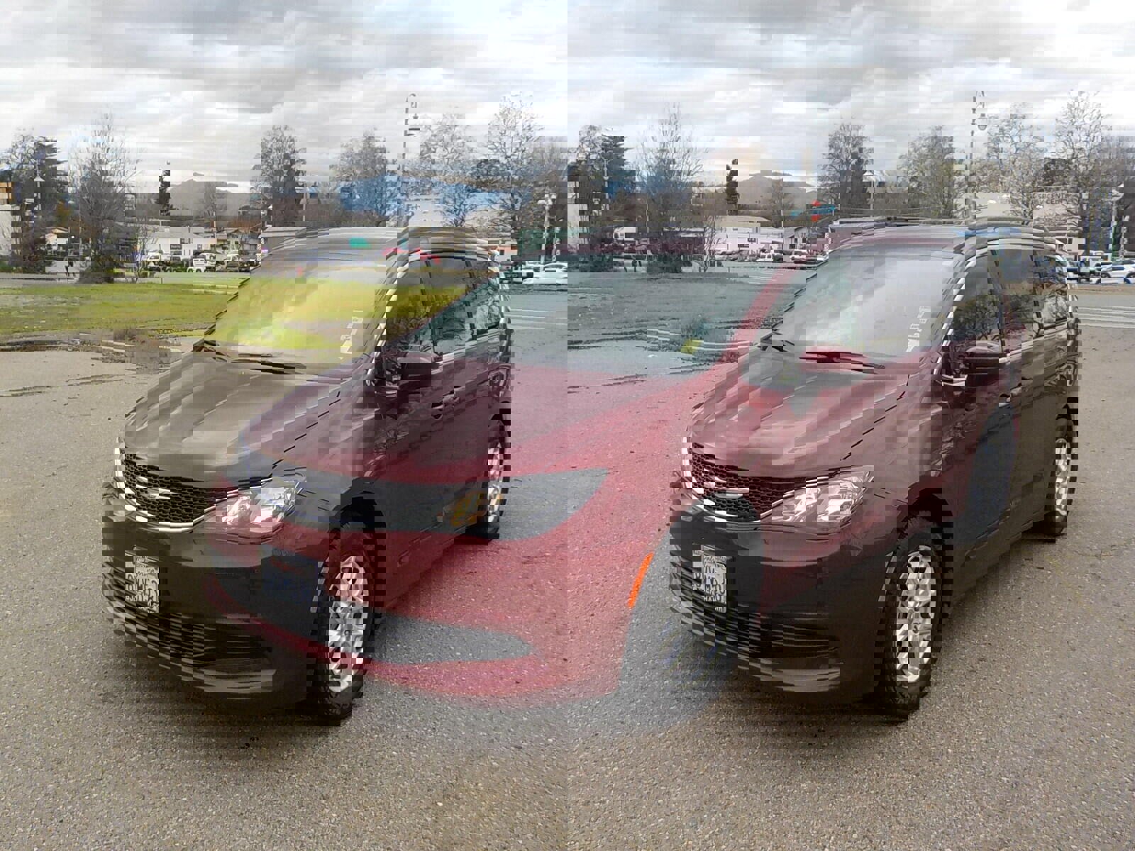 Used 2020 Chrysler Voyager LX image 1