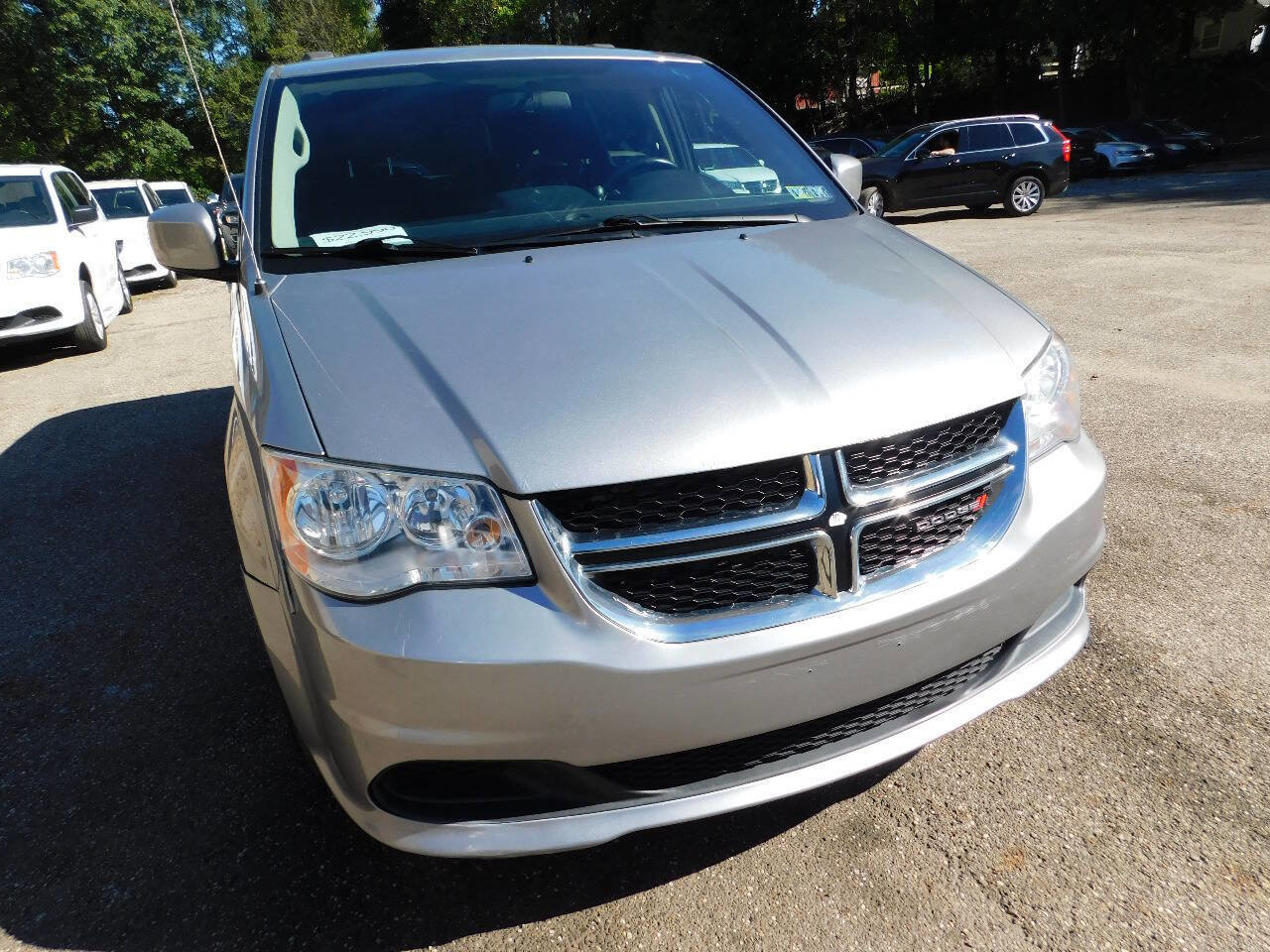 Used 2016 Dodge Grand Caravan SXT w/ Rear Park Assist Package image 7
