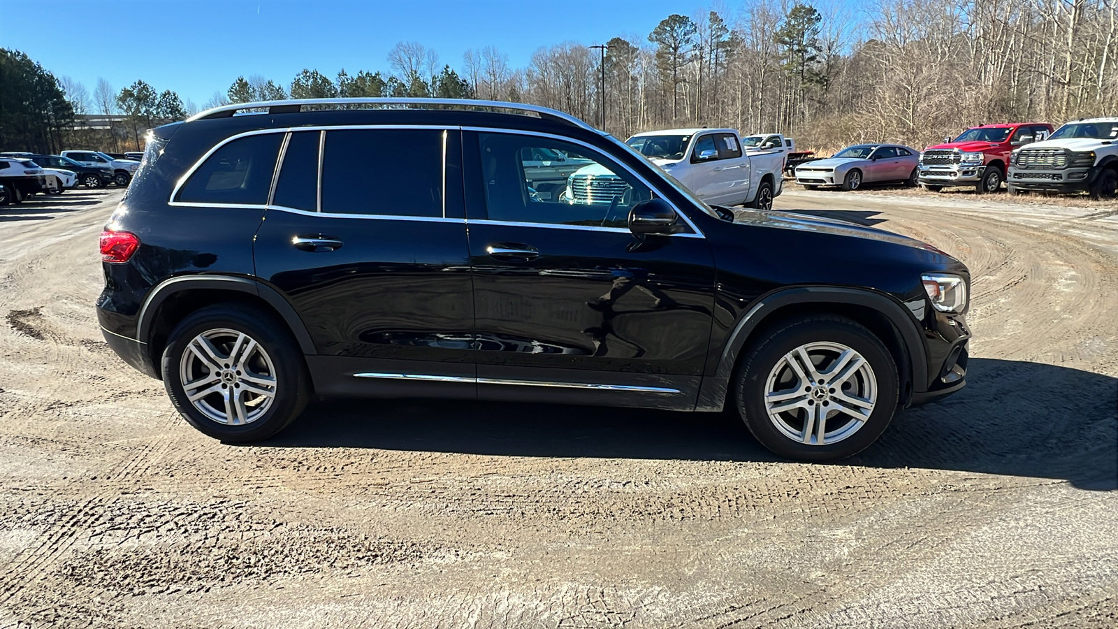 Used 2023 Mercedes-Benz GLB 250 4MATIC w/ Premium Package image 7
