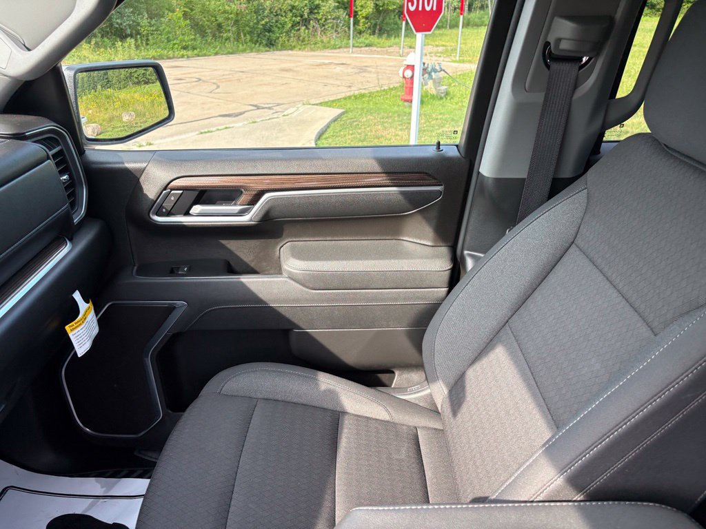 Used 2026 Chevrolet Silverado 1500 LT AWD/4WD image 16