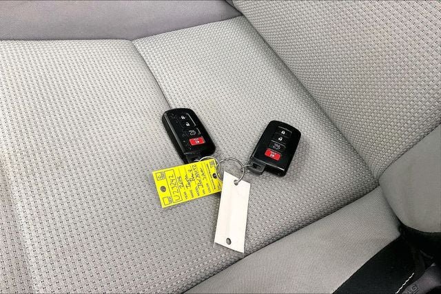 Used 2018 Toyota RAV4 XLE AWD/4WD image 14