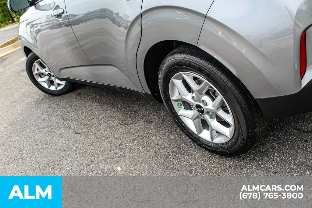 Used 2025 Kia Soul LX w/ LX Technology Package FWD image 14