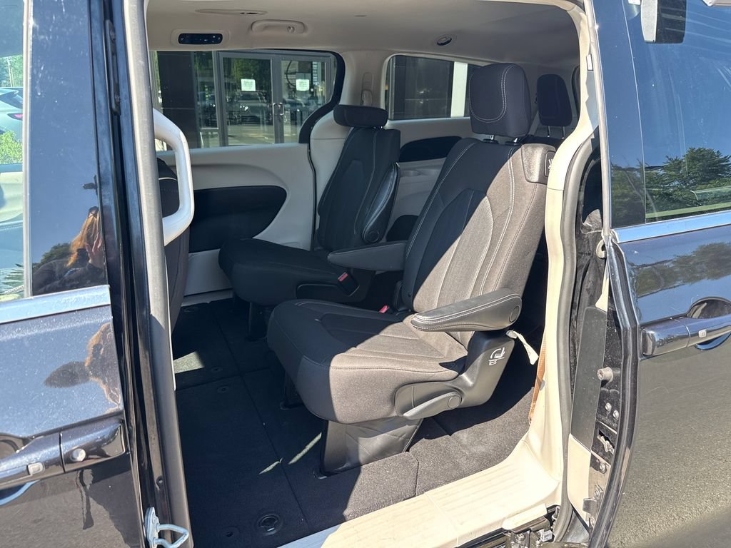 Used 2023 Chrysler Voyager LX FWD image 30