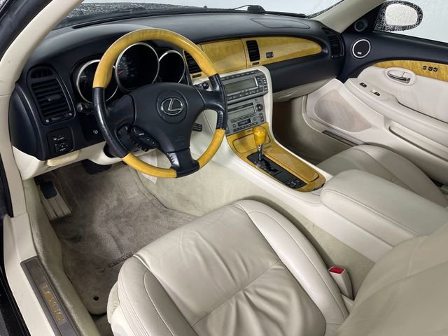 Used 2002 Lexus SC 430 Convertible image 3