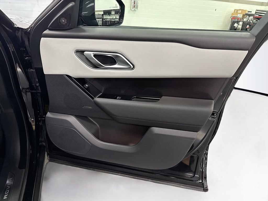 Certified 2026 Land Rover Range Rover Velar Dynamic SE AWD/4WD image 25