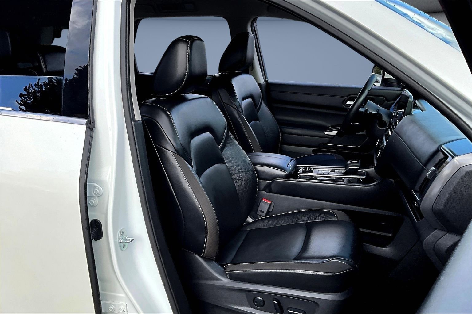 Used 2023 Nissan Pathfinder SL image 29