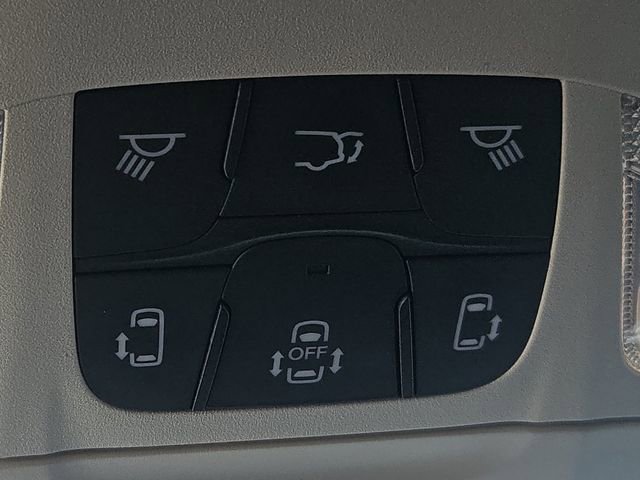 Used 2023 Chrysler Pacifica Touring-L FWD image 25