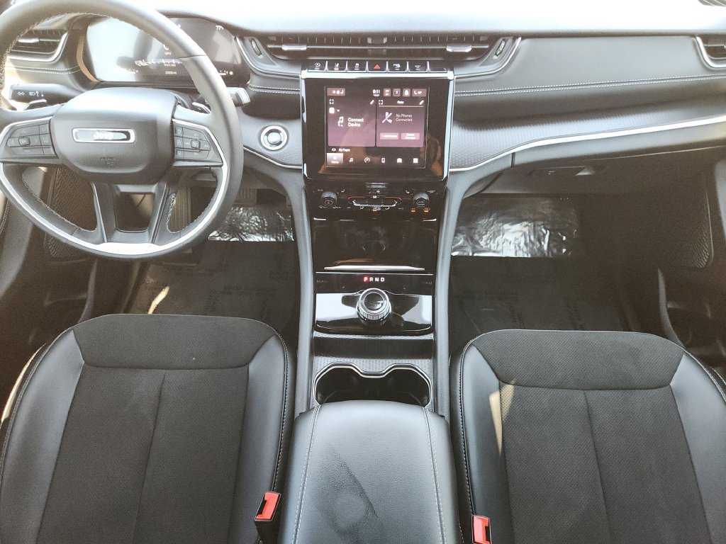 Used 2025 Jeep Grand Cherokee Altitude AWD/4WD image 29