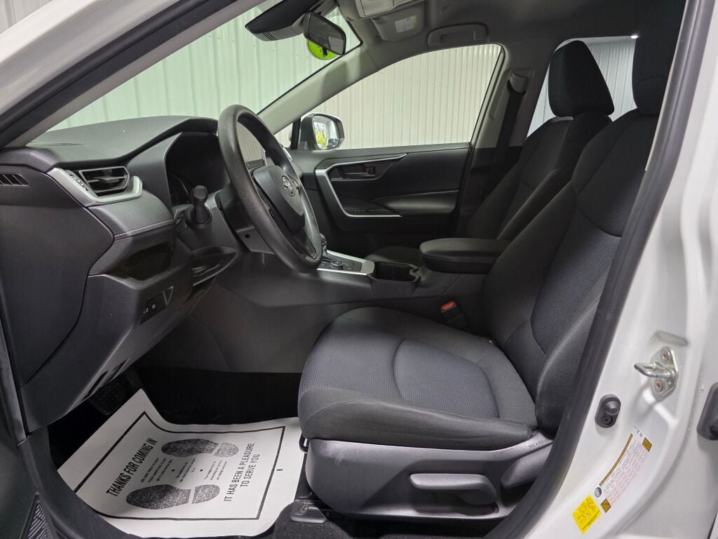 Used 2024 Toyota RAV4 LE AWD/4WD image 9