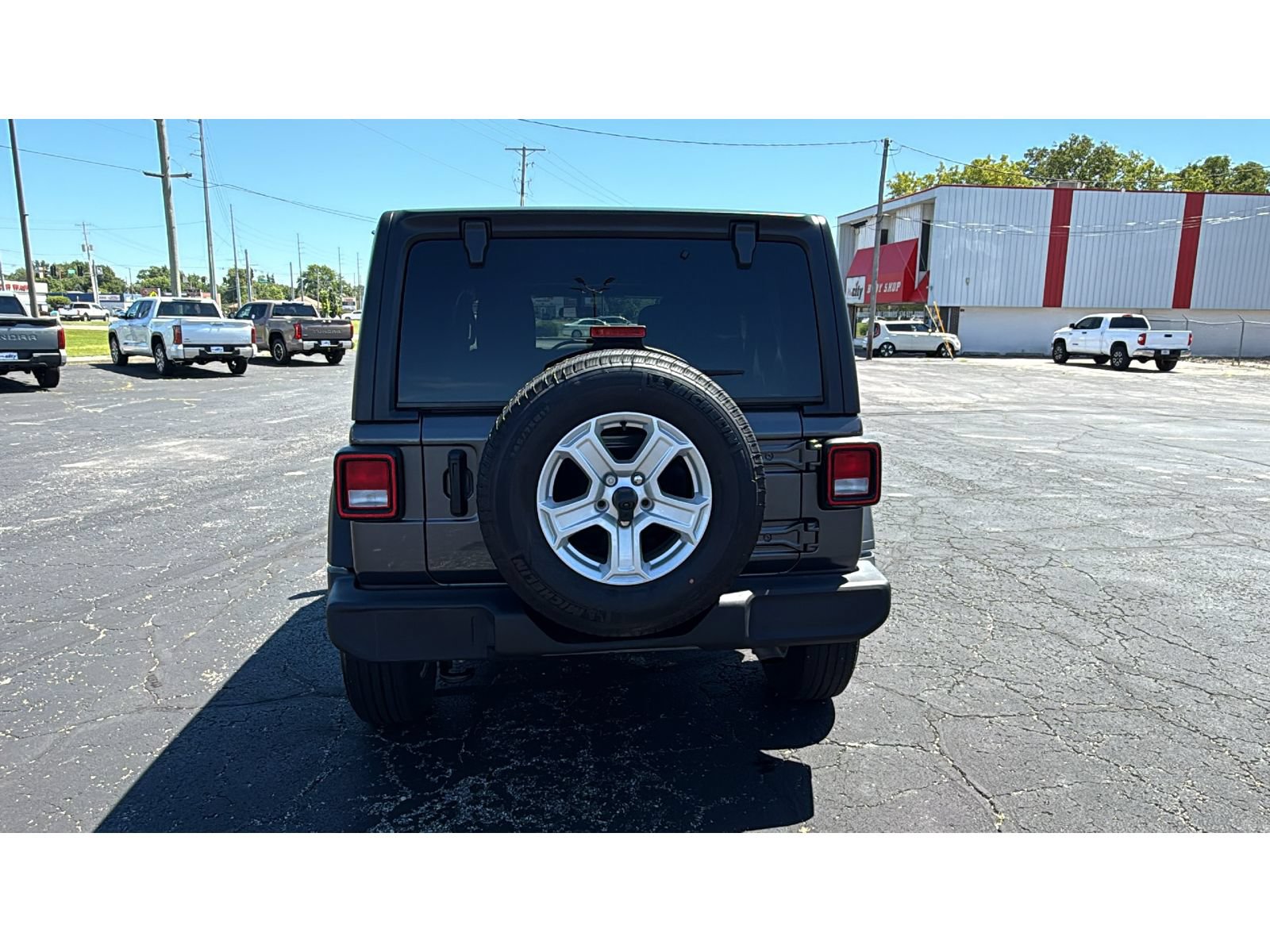 Used 2022 Jeep Wrangler Unlimited Sport AWD/4WD image 6