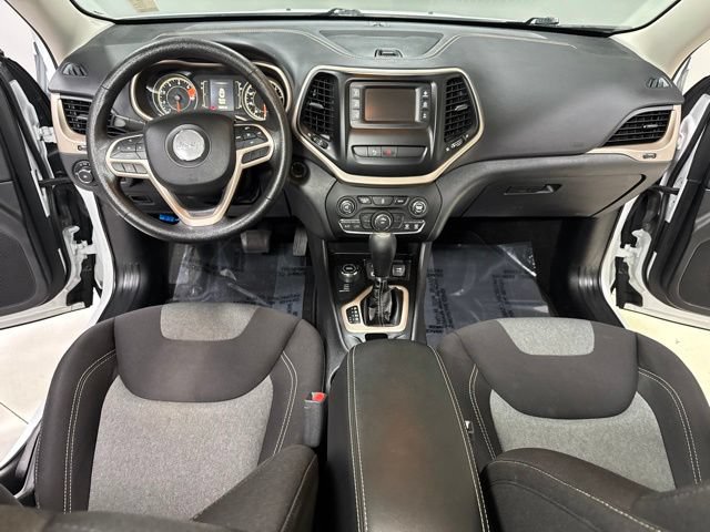 Used 2018 Jeep Cherokee Latitude w/ Safety Group AWD/4WD image 2